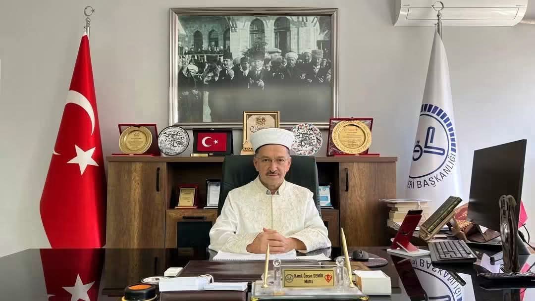 AKYAZI İLÇE MÜFTÜSÜ DEMİR'DEN CAMİLER VE DİN GÖREVLİLERİ HAFTASI MESAJI 01.10.2026